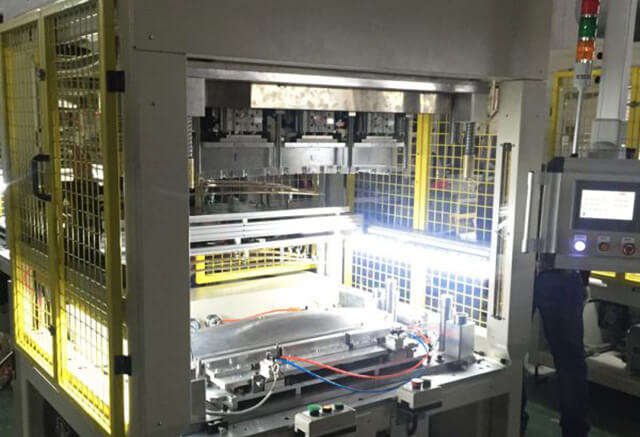 汽車內(nèi)飾自動包覆設(shè)備廠家