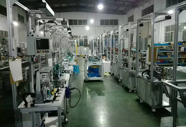 車燈組裝生產線