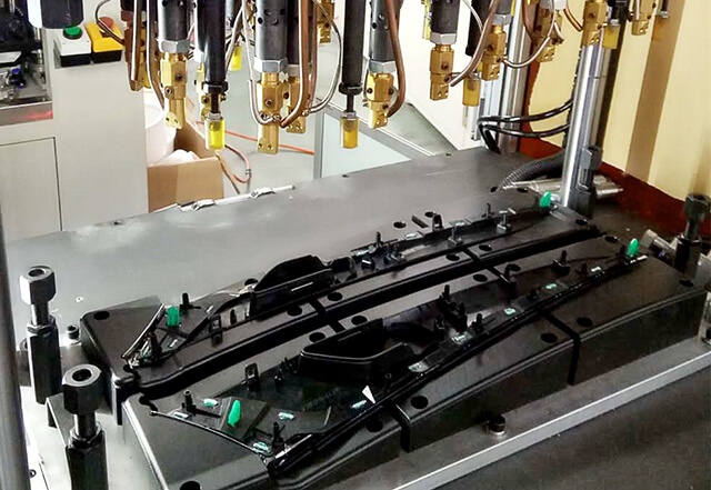 汽車門板熱鉚機(jī)