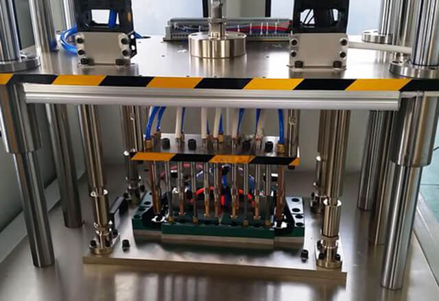 汽車鍍鉻裝飾亮條熱鉚焊接設(shè)備