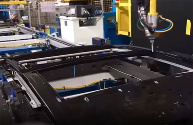 汽車頂棚自動(dòng)噴膠設(shè)備