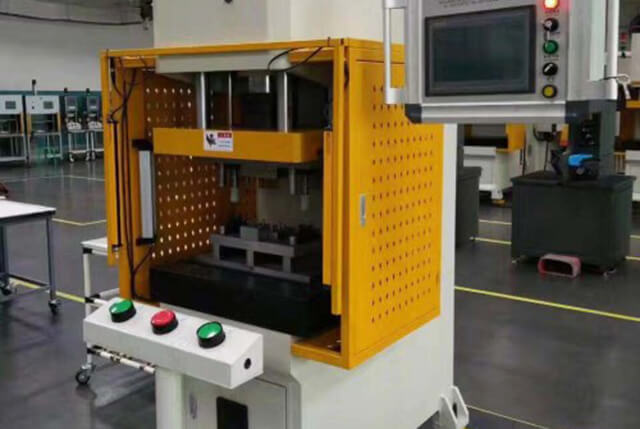 汽車大梁鉚接設(shè)備