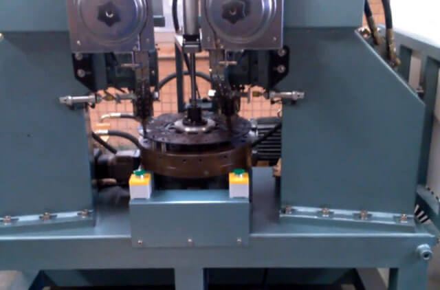 汽車剎車片鉚接機(jī)