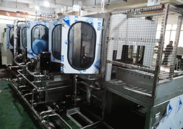 發(fā)動機(jī)缸體高壓清洗機(jī)