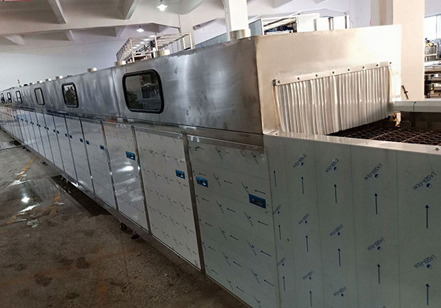 鋁合金壓鑄件噴淋清洗機(jī)