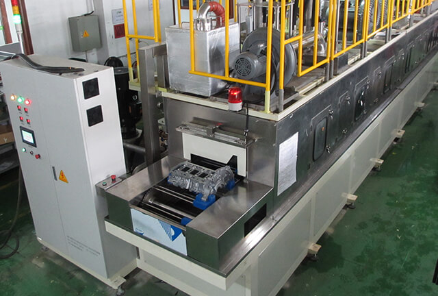 發(fā)動機缸蓋自動清洗機