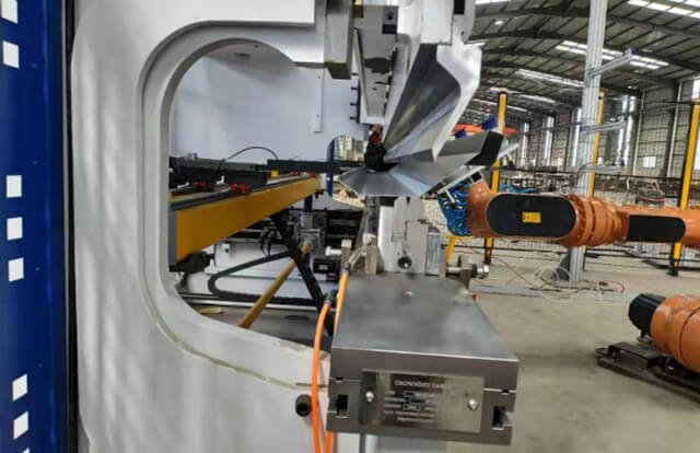 折彎?rùn)C(jī)自動(dòng)上下料