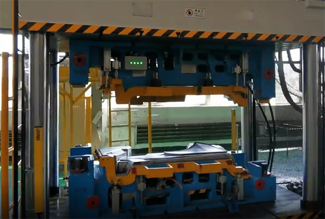 汽車內(nèi)飾件熱壓成型機(jī)