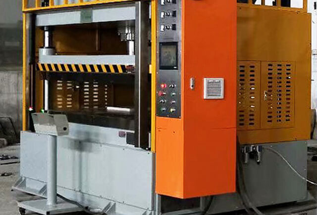 汽車腳墊熱壓成型設(shè)備